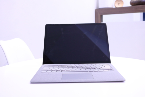 Surface Laptop 2 ( i5/8GB/128GB ) 2